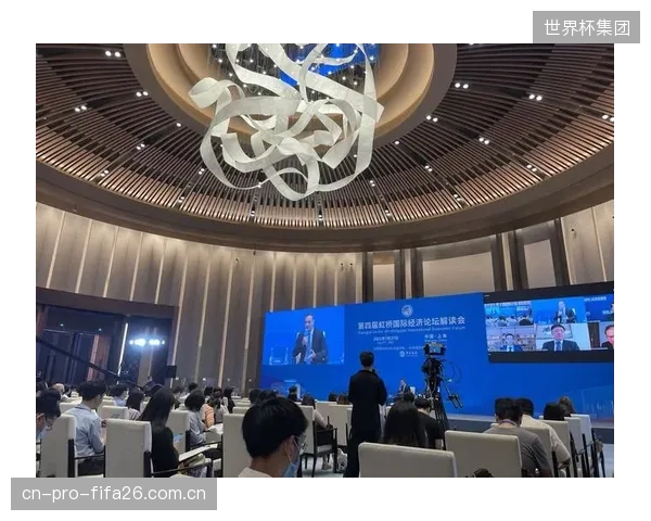 世界经济论坛报告预测全球体育产业规模，强调赛事版权等知识产权是推动曲棍球等项目发展的核心动力。